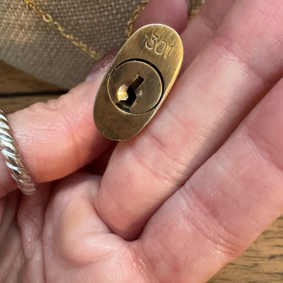 LV Lock & Key with chains included #301 - Picture 5 of 6